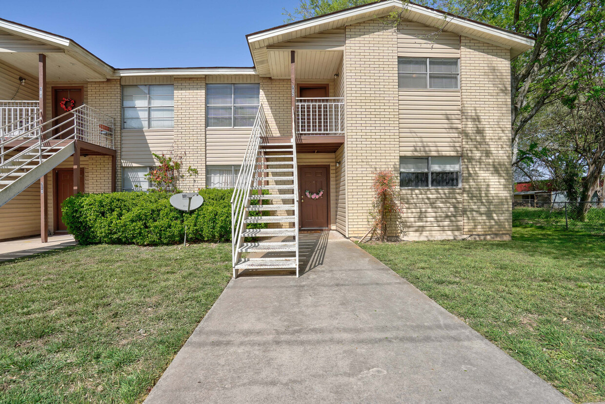 Foto principal - 712 Martindale Rd