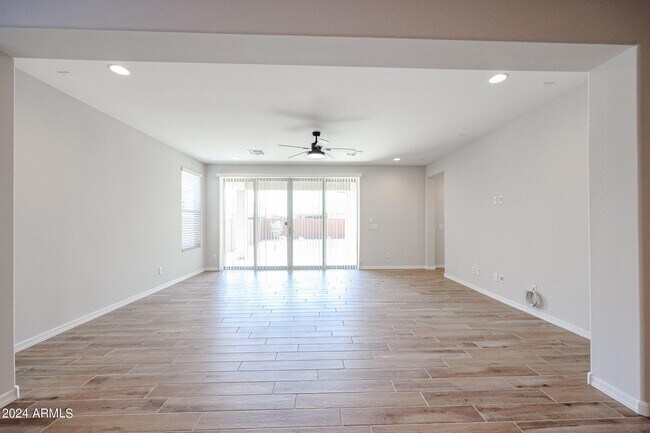 Foto del edificio - 32610 N 19th Ln