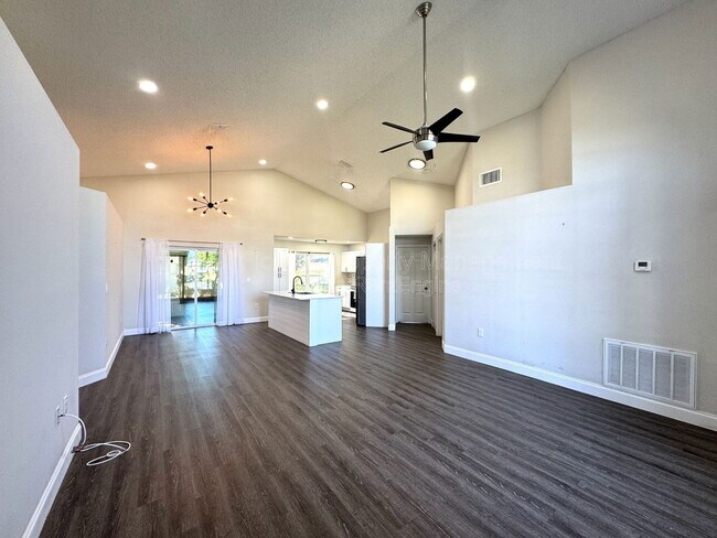 Foto del edificio - 402 Lark Ct