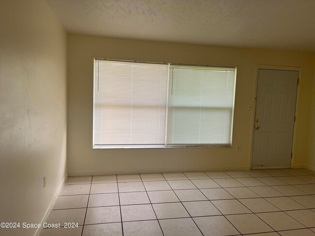 Building Photo - 360 Schoolhouse Ln