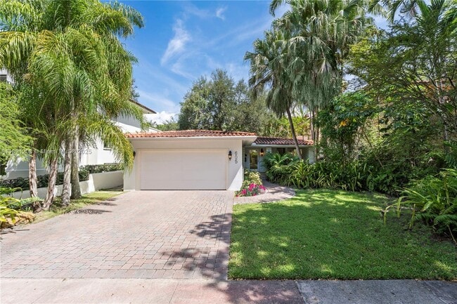 Building Photo - 605 Altara Ave