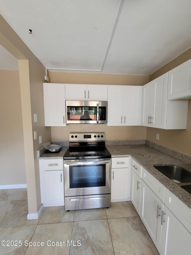 Building Photo - 2313 Vista Oaks Cir NE