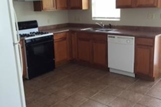 Kitchen - 512 Worthington Dr