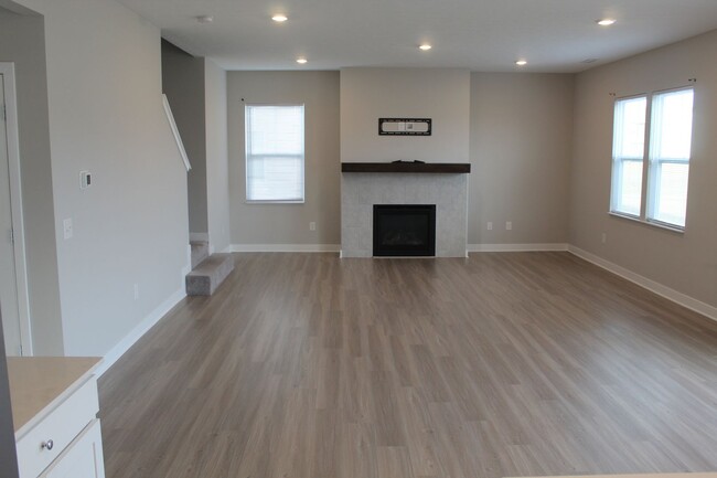 Building Photo - Spacious 5 BR Home in Avon Schools!