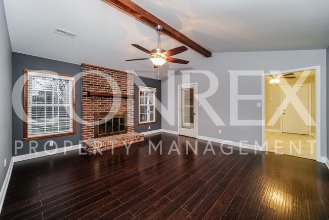 Building Photo - 3 Bedroom Home with Sunroom!