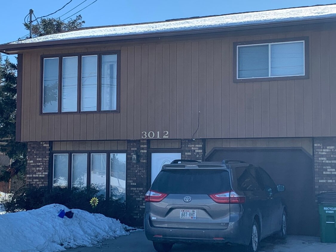 Building Photo - 2 Bedroom Duplex