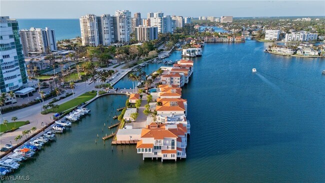 Foto del edificio - 4000 Gulf Shore Blvd N