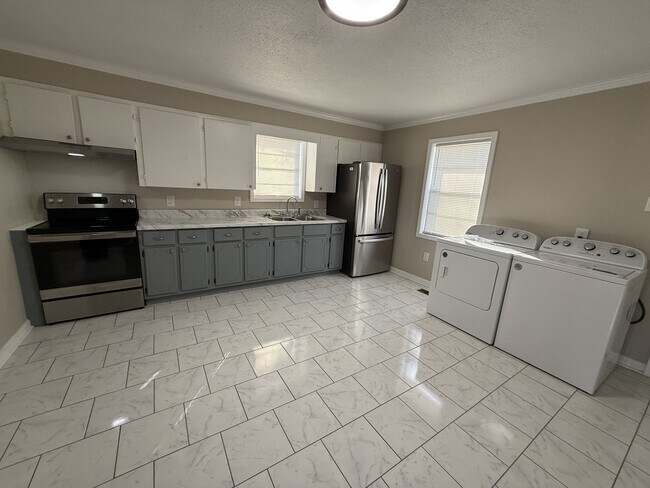 Building Photo - 104 Oak Ct