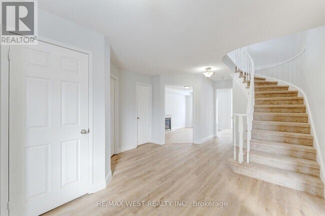 Building Photo - 20 Felt Crescent