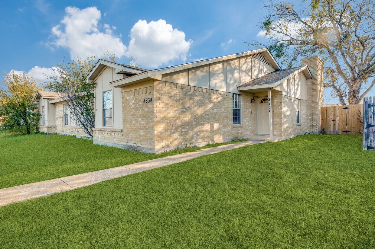 Newly Renovated 3 Bedroom Duplex! House Rental in Fort Worth, TX