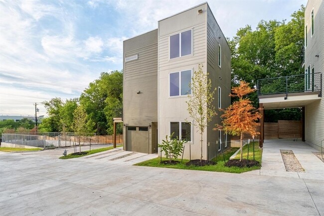 Foto del edificio - 2309 Montopolis Dr