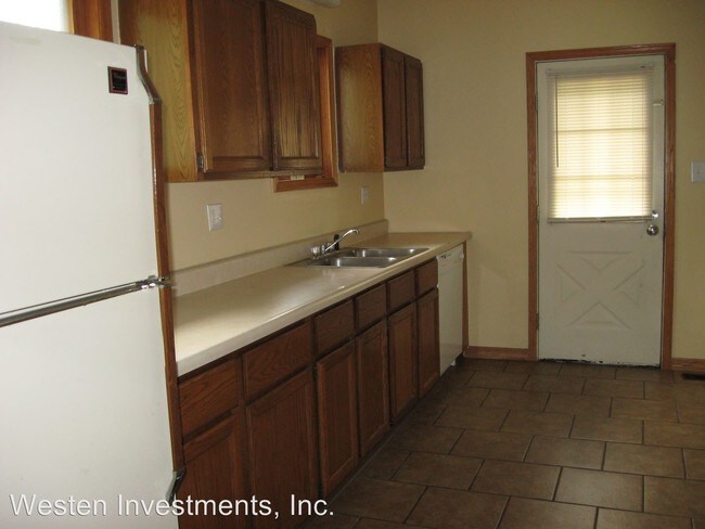 Building Photo - 3 br, 2 bath Room For Rent - 514 W Orchard St