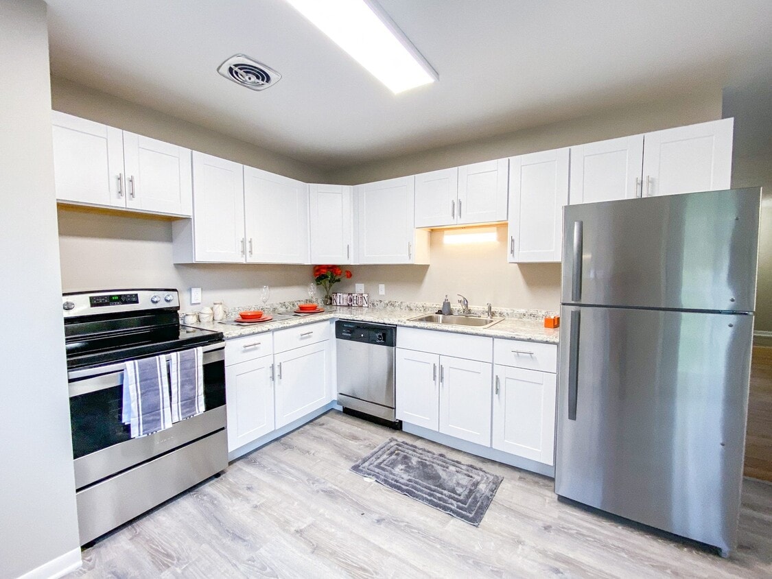 Primary Photo - Catalpa Crossing Apartments