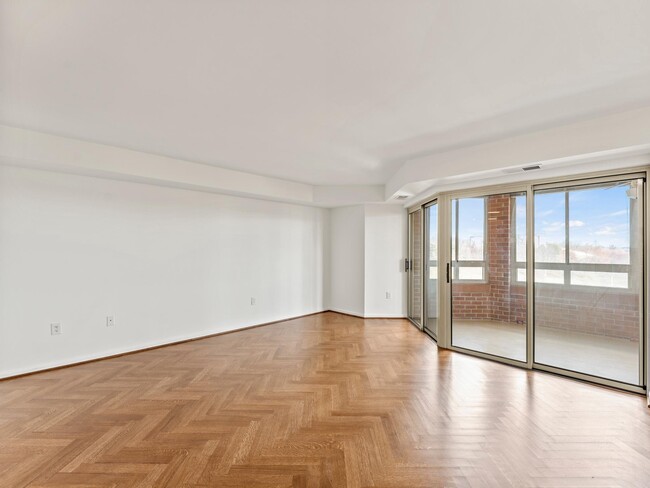 Building Photo - 2121 Jamieson Ave