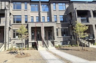 Building Photo - 45-45 Fieldridge Cres