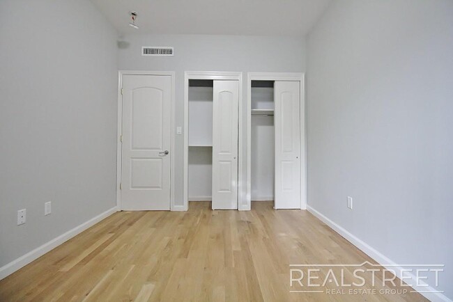 Building Photo - Renovated 3 BR 2 BA in Crown Heights