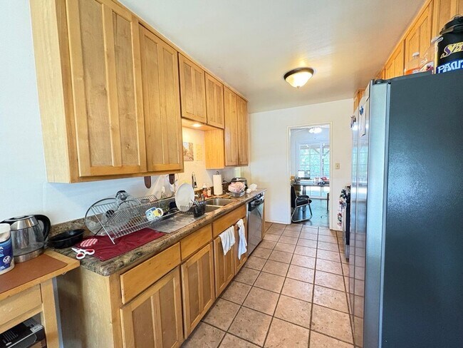 Foto del edificio - Spacious 4BR Canyon-View Home Near SDSU