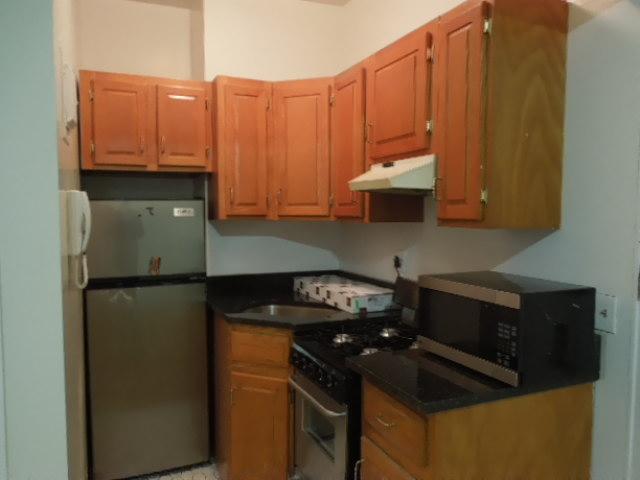 Foto del edificio - 212 W 72nd St