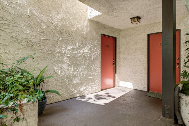 Building Photo - 8400 De Longpre Ave