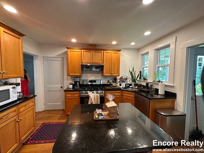 Building Photo - 48 Trapelo St