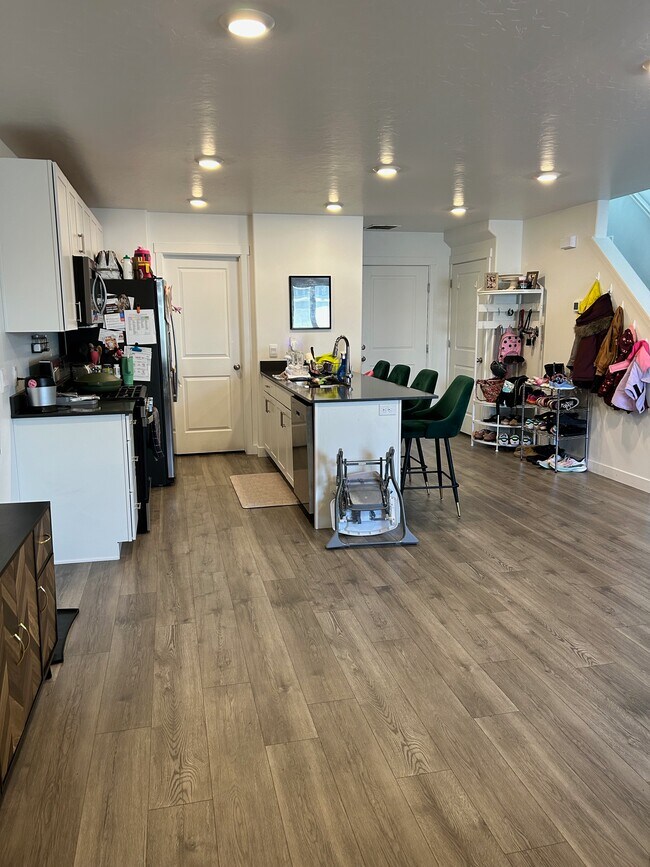 cocina - 492 N Trident Dr