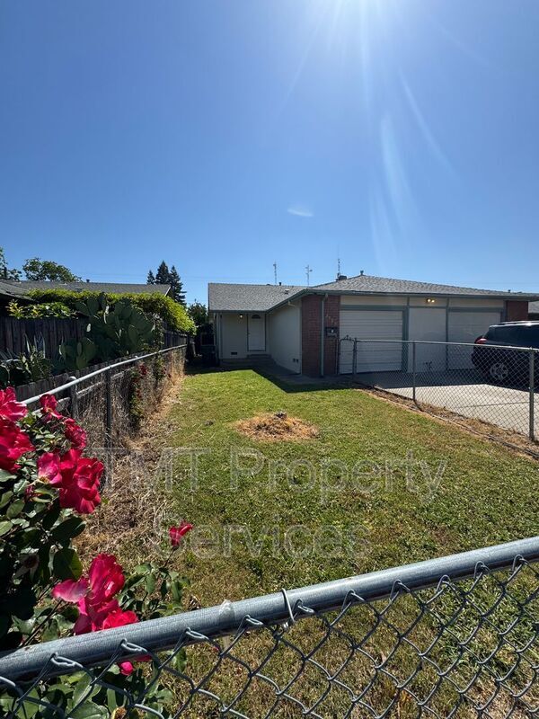 Building Photo - 3705 Moonbeam Dr