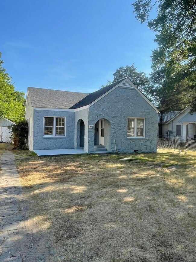 Building Photo - Rock 2 Bedroom home for Rent!