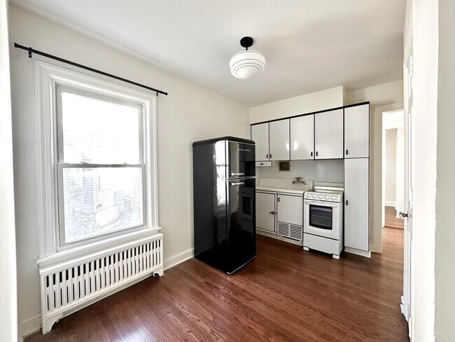 Unit 2 Kitchen - 4031 N Lowell Ave