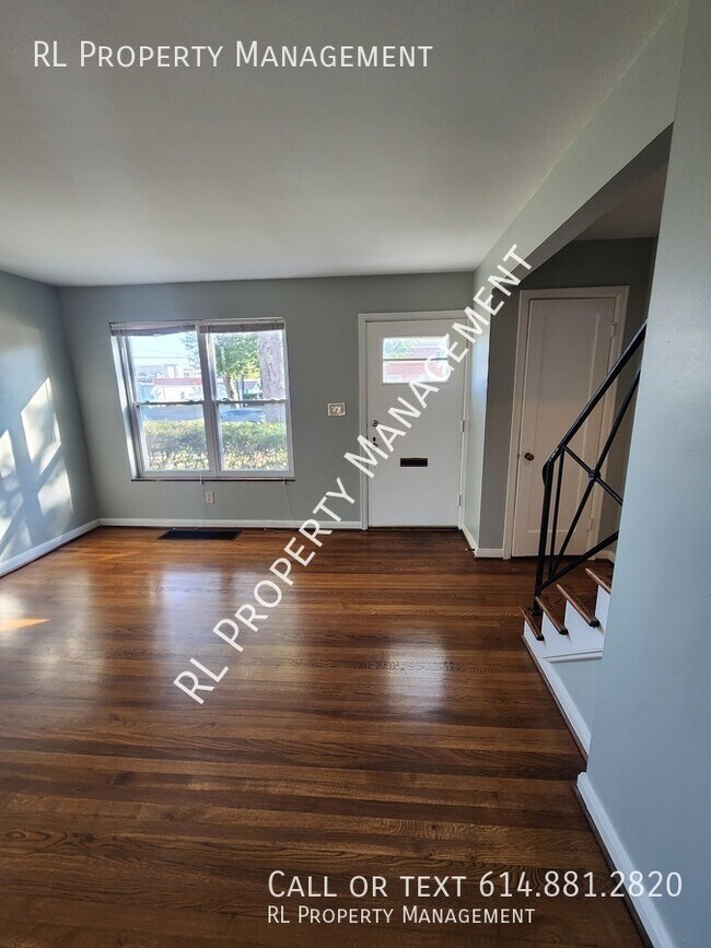 Building Photo - 2 bedroom 1 bathroom townhome in Central C...