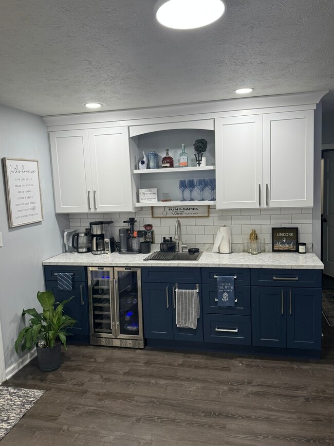 Building Photo - 301 Eagle Dr