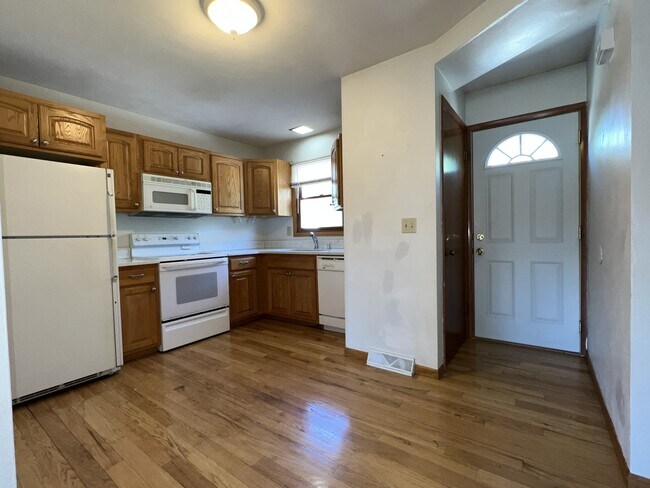 Foto del edificio - 3745 Hillcrest Rd