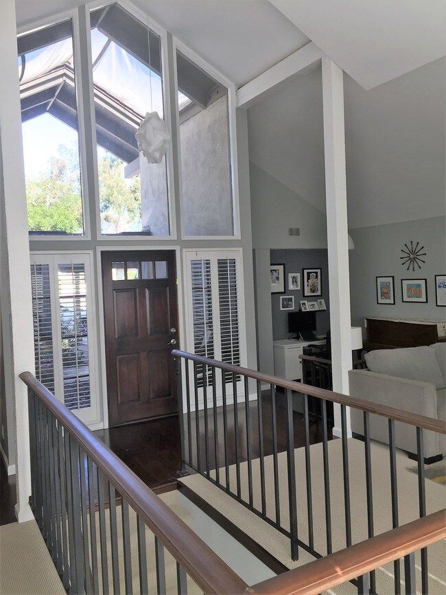 Building Photo - 10 Cerrito