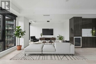 Building Photo - 505 Richmond St W