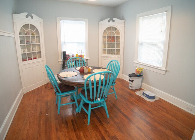 Building Photo - Grid House for Rent- 2 blocks to campus