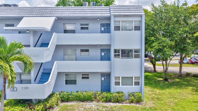Foto del edificio - 8390 Sands Point Blvd