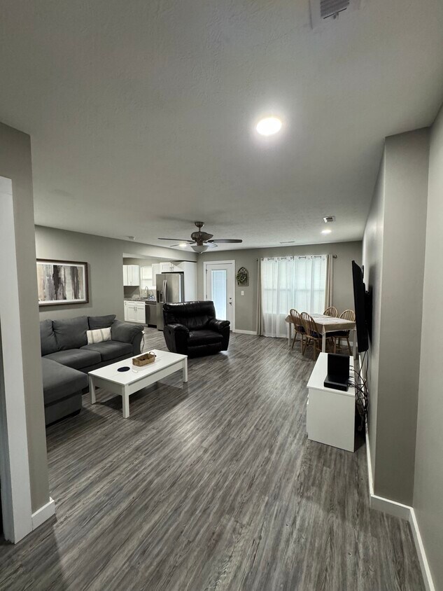 Foto principal - 241 Berry Ln