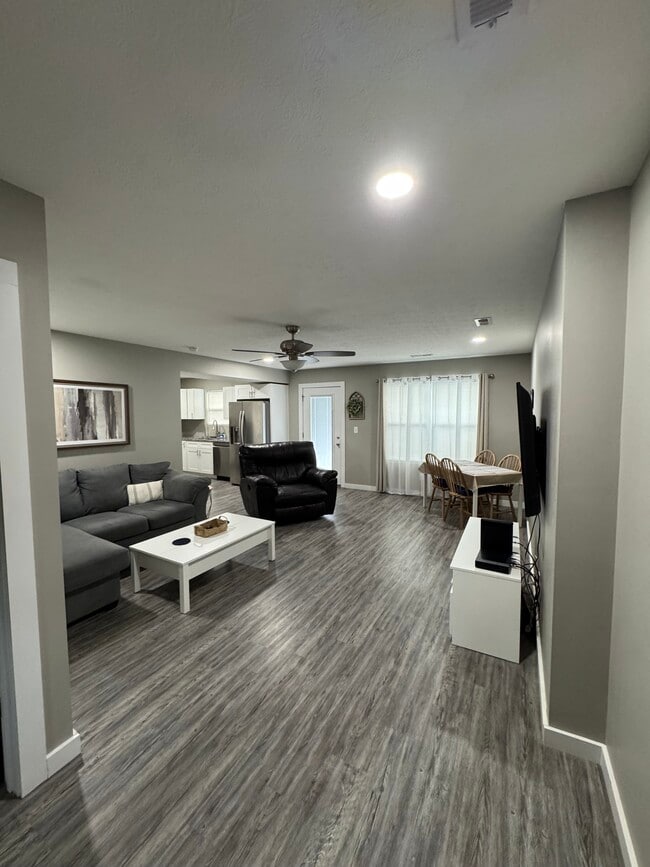 Building Photo - 241 Berry Ln