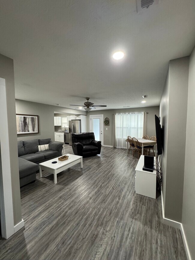 Foto del edificio - 241 Berry Ln