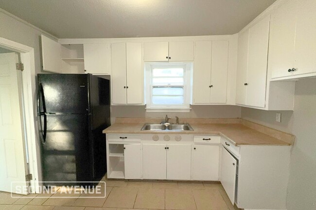 Building Photo - 1920 NE 29th St