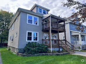 Building Photo - 772 Belmont St