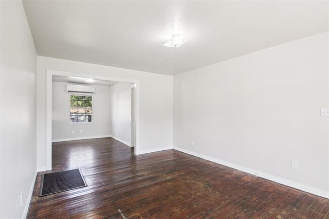 Building Photo - 3209 NW 32nd St