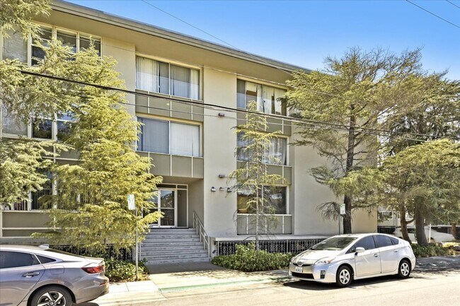 Building Photo - 2655 Edison St