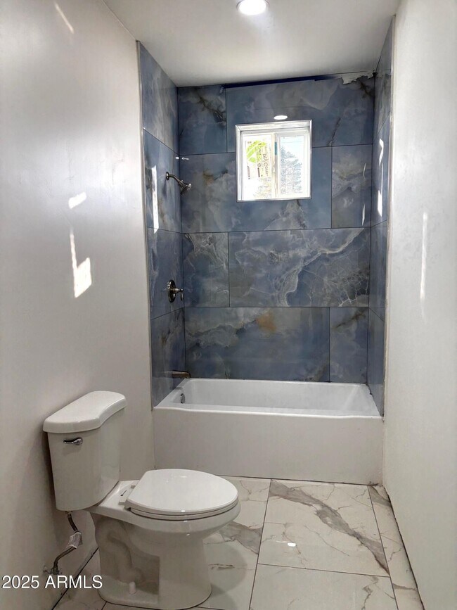 Building Photo - 4000 Santa Fe Ave