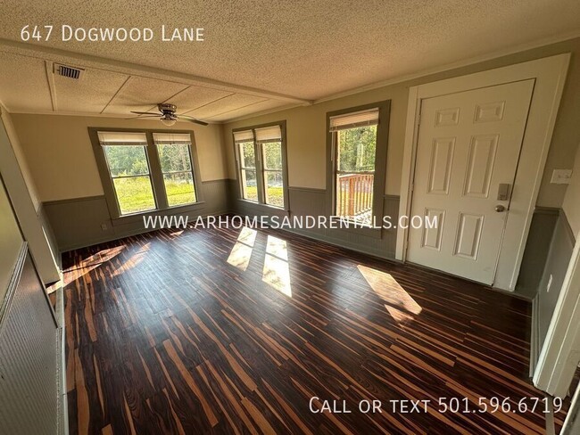 Foto del edificio - 647 Dogwood Ln