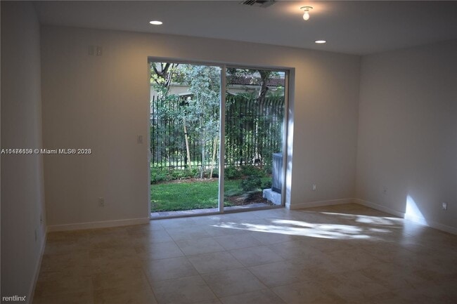 Building Photo - 3 br, 2.5 bath Townhome - 2714 SW 81st Ter...