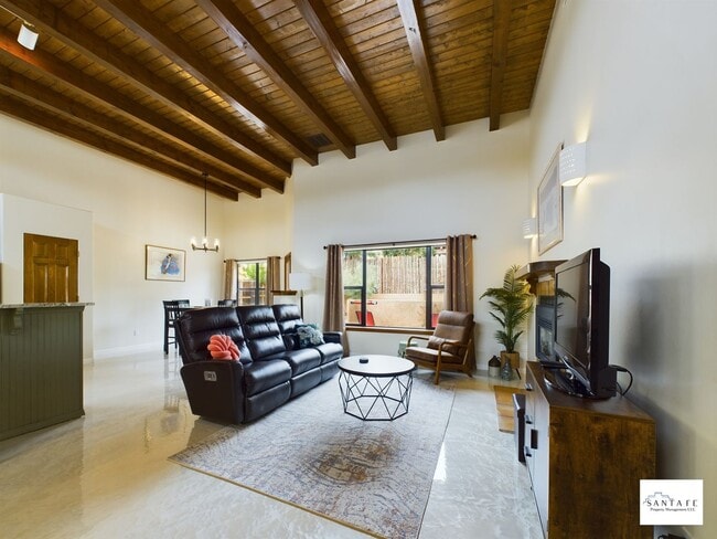 Building Photo - Beautifully Furnished Single Level Home Av...