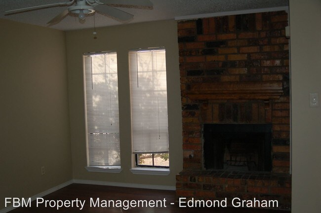 Building Photo - 828 Red Bud Dr