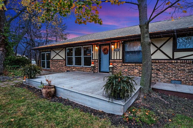 Building Photo - 11907 S 75th Ave