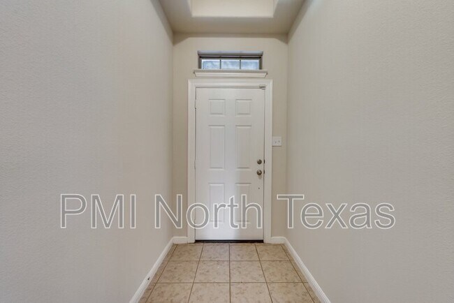 Building Photo - 2404 Sun Creek Dr