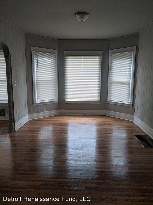 Building Photo - 4 br, 1 bath House - 582 King